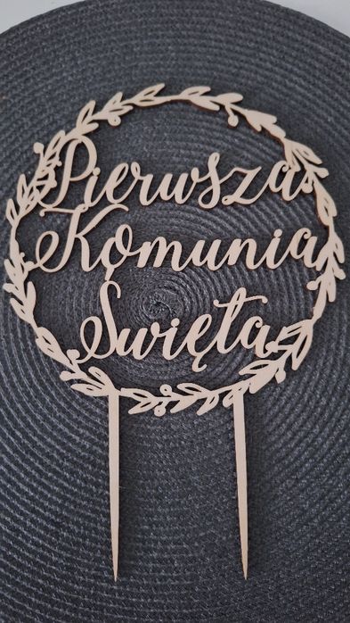 Wianek komunijny , sztuczne kwiaty + drewniany topper na tort