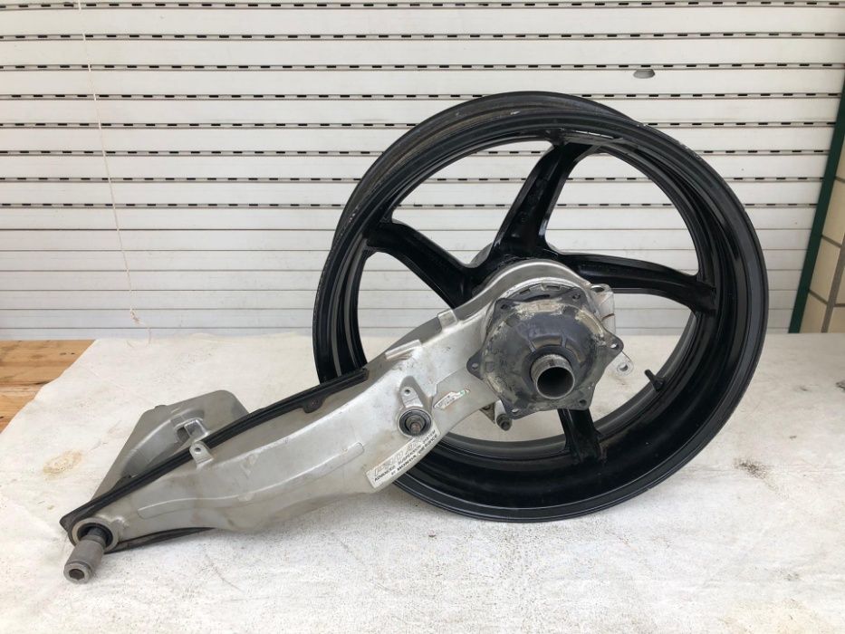 Honda vfr400 nc30 mono-braço adaptado com jante 17