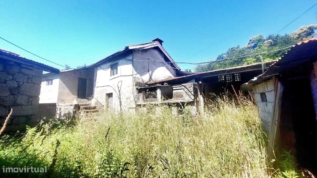 Quinta com exploração de viticultura em Guimarães