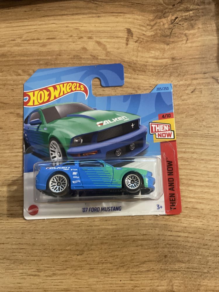 Hot wheels 07 ford mustang