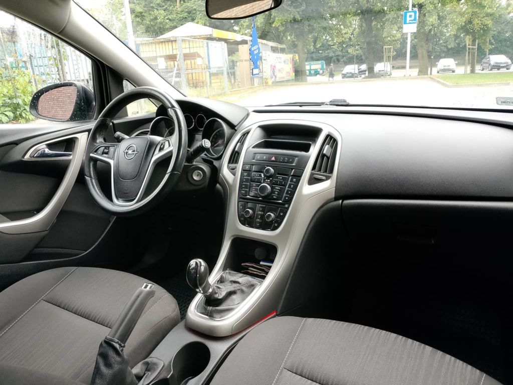 Opel Astra J 1.7 diesel 2010r 5-drzwiowa