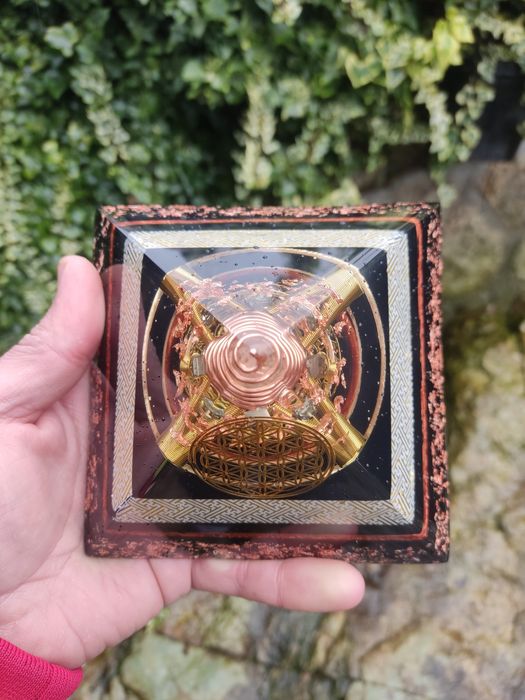 Pirâmide Orgonite