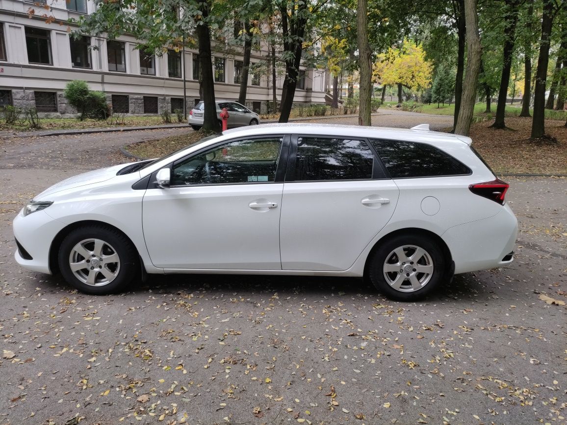Toyota Auris 2016r.