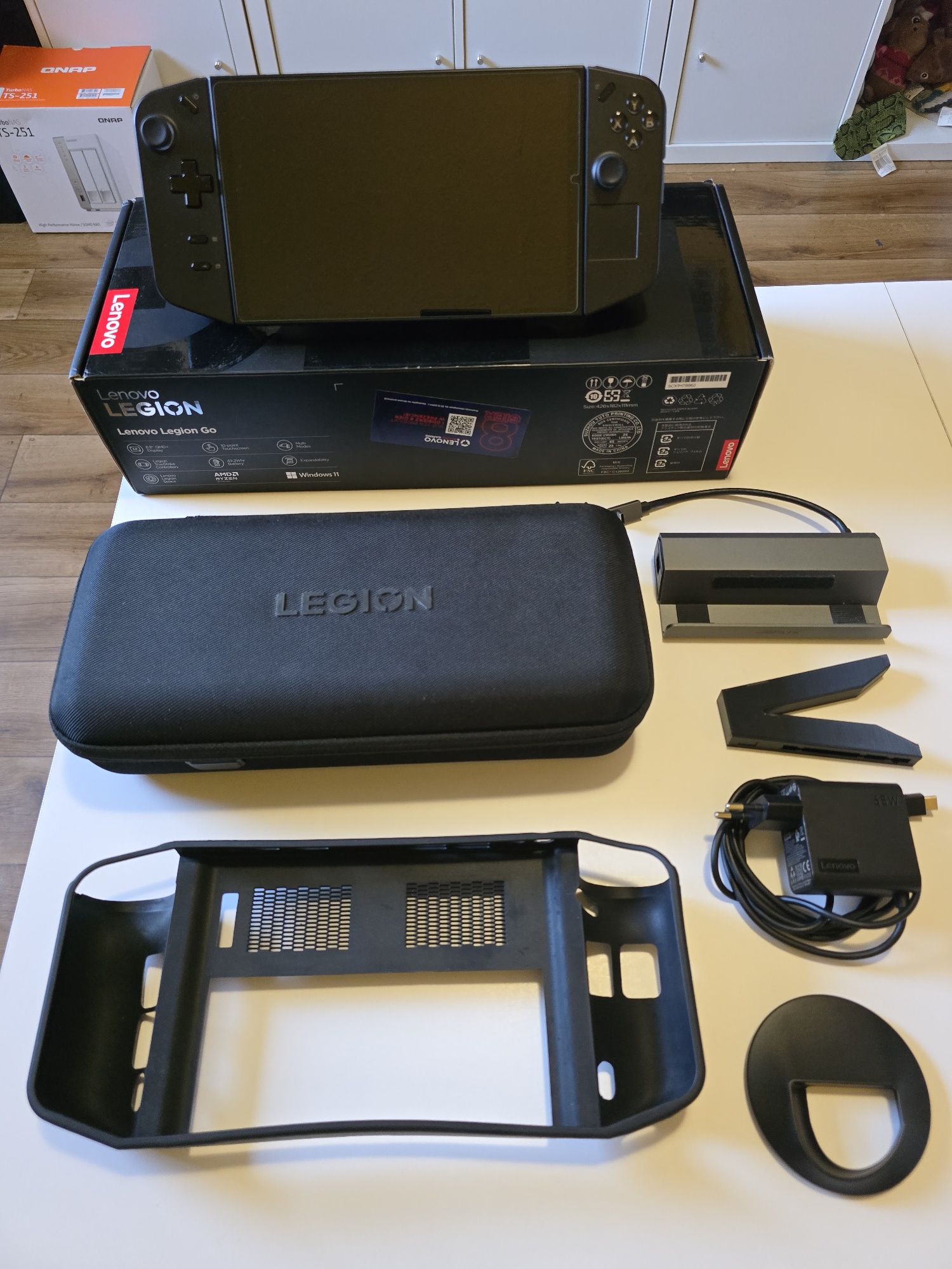 Konsola Lenovo Legion Go na gwarancji + stacja dokujaca JSAUX + ETUI +