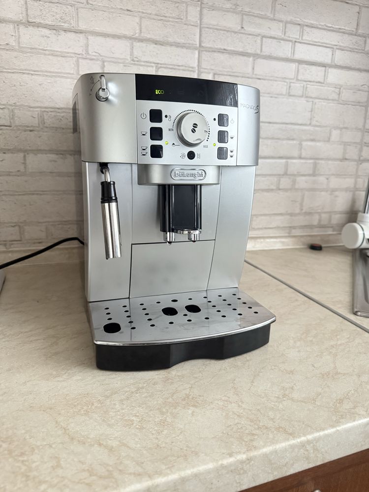 Кофемашина DeLonghi Magnifica S ECAM 22.110