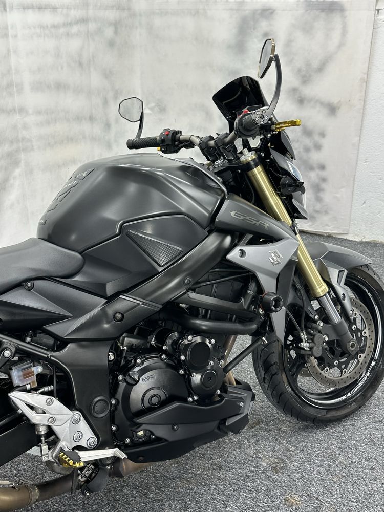 Suzuki GSR 750 Pięknie utrzymany