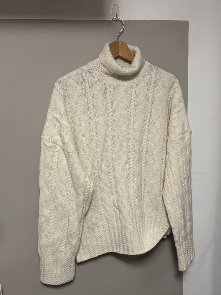 Piękny wełniany sweter warkoczowy splot Massimo Dutti