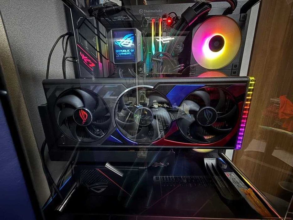 Продаю свою RTX 4080 від ASUS у версії ROG Strix