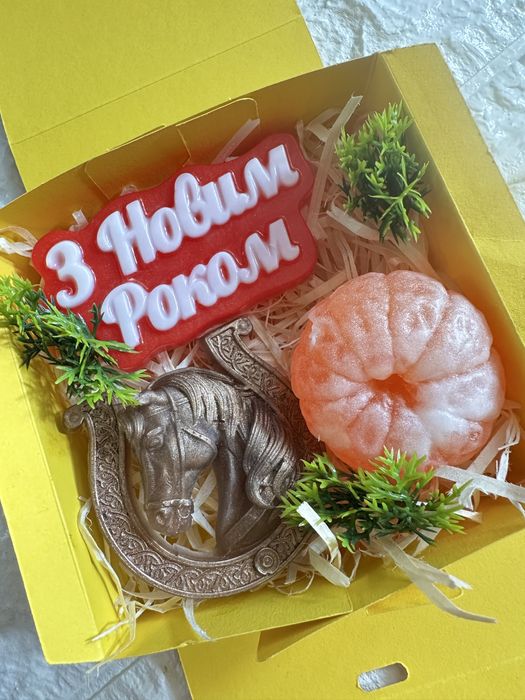 Подарунки на новорічні свята з мила ручної роботи