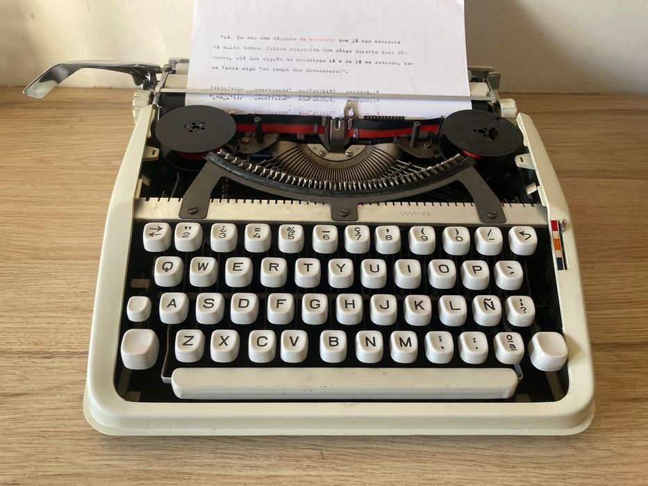 Máquina de escrever  **  Hermes Baby
