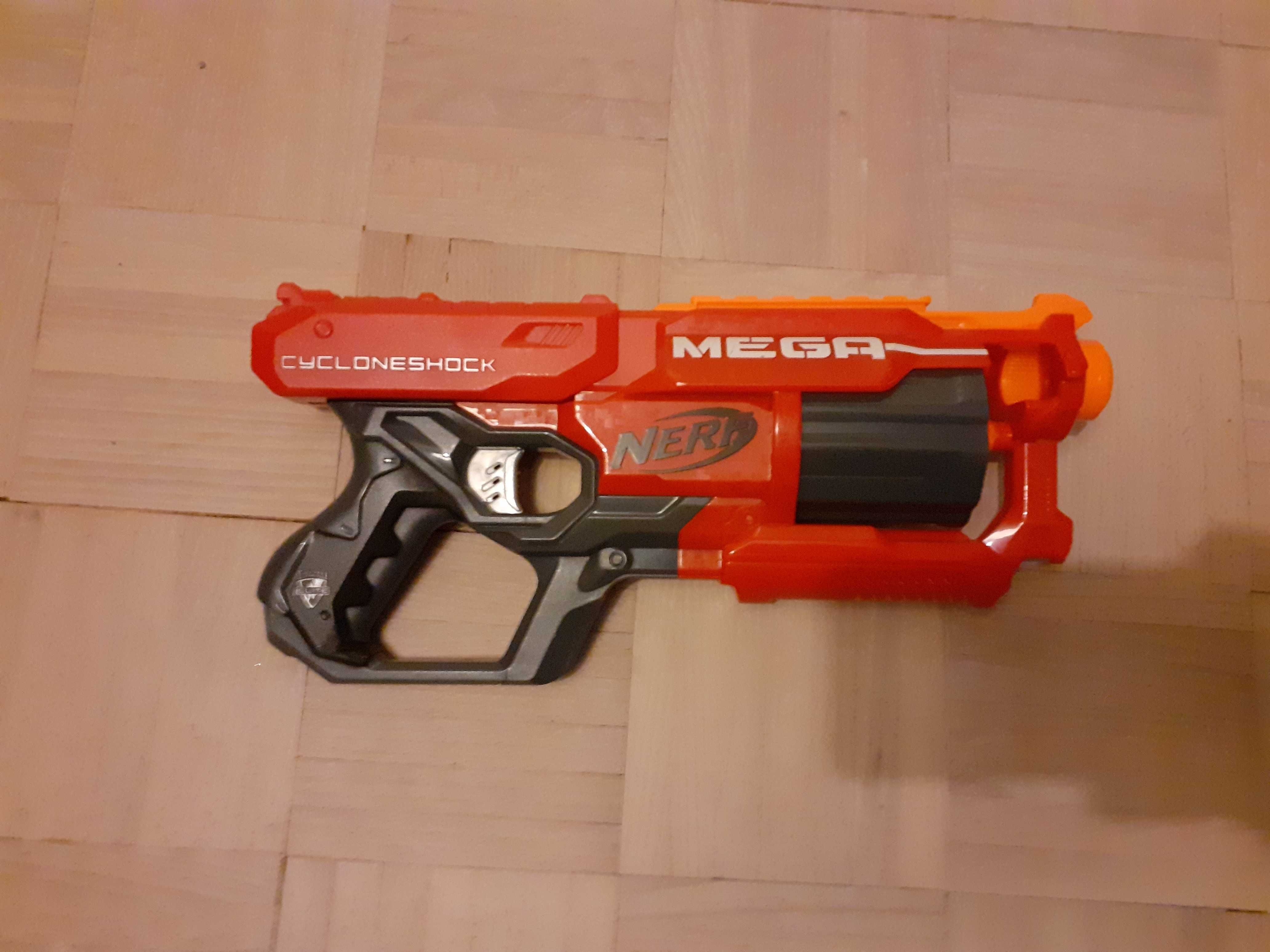 Nerf (6 pistoletów + akcesoria)