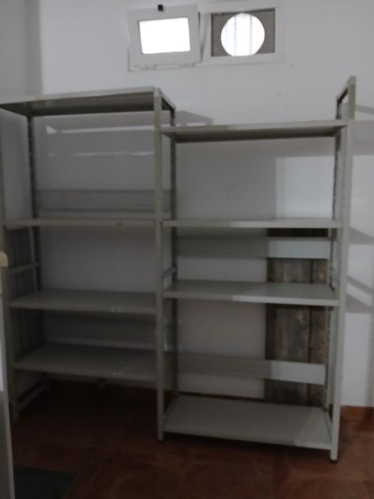 diferentes ESTANTES / cada a 75€