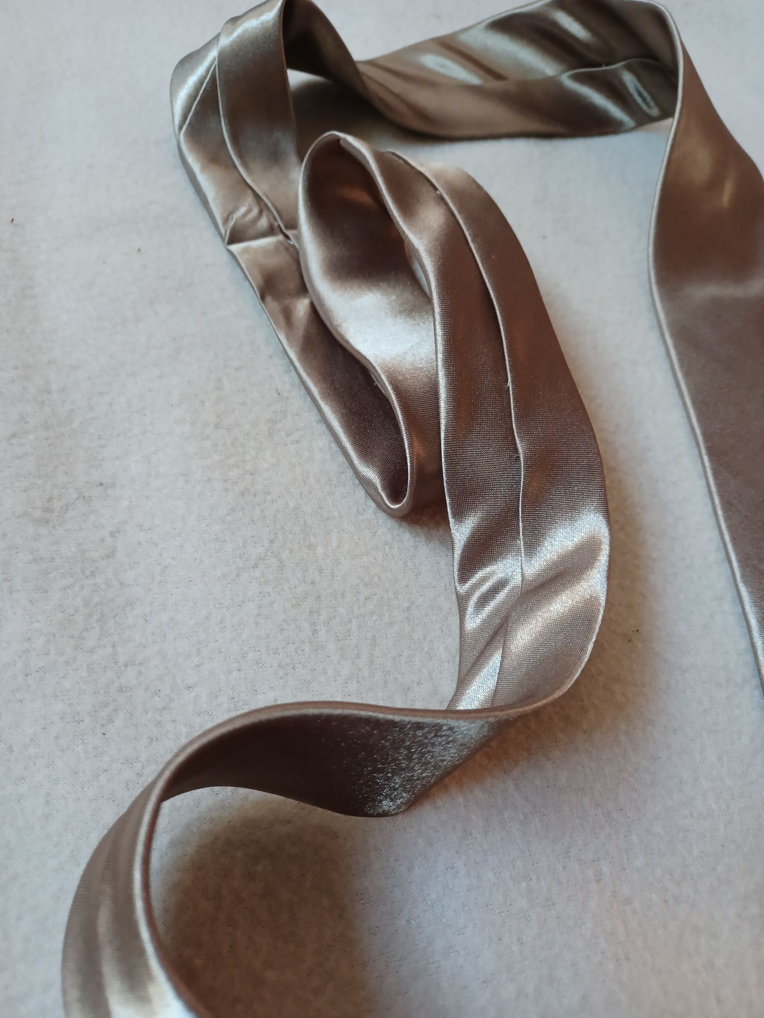 Męski elegancki biznesowy studniówkow krawat brązowy metaliczny YIXITE