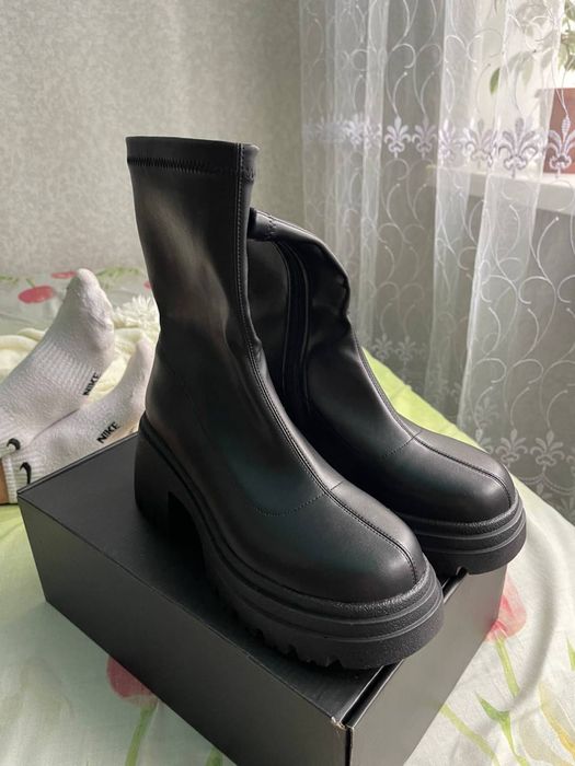 Дуже гарні жіночі ботинки