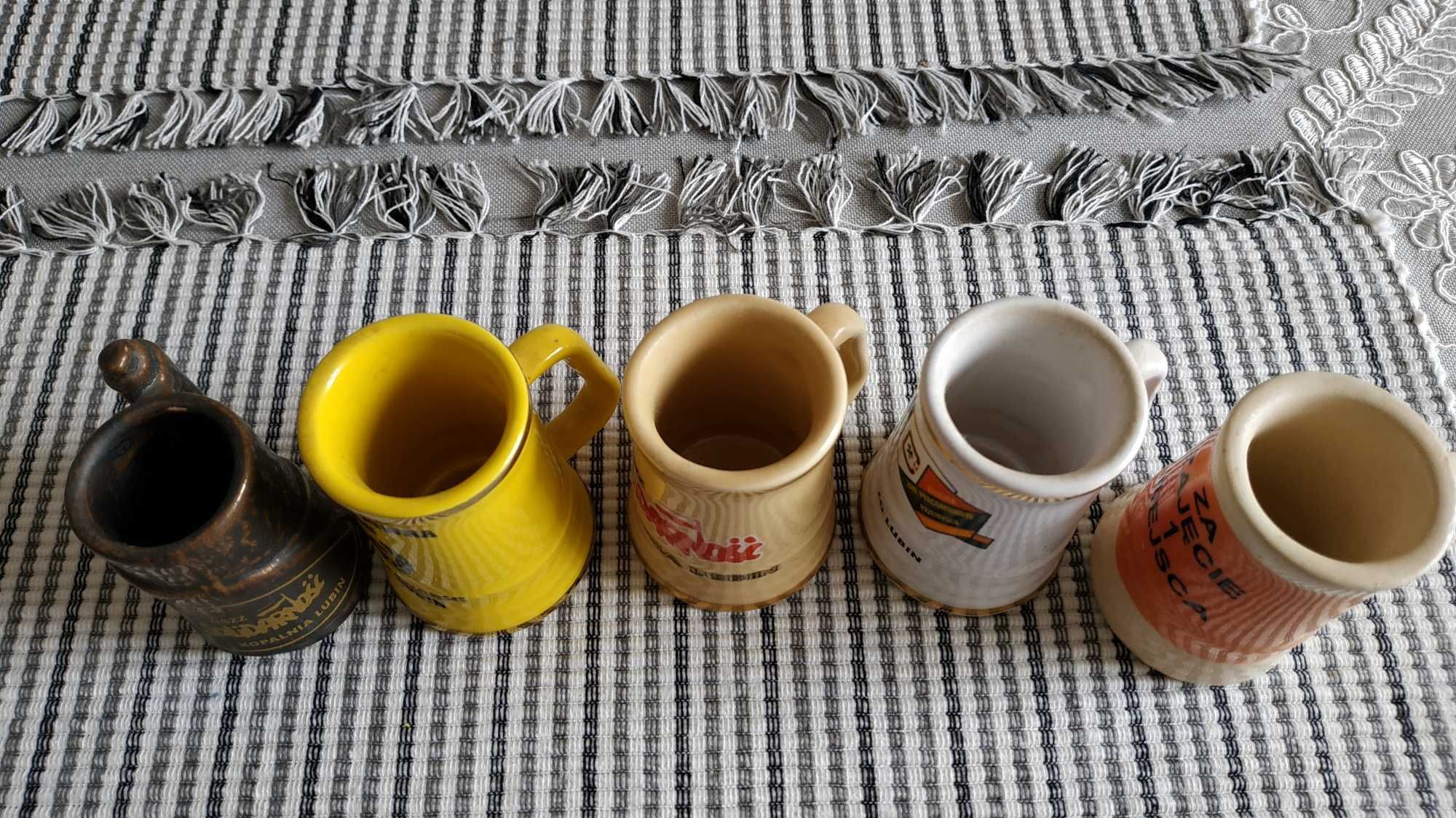 Stare ładne małe kufelki 5 sztuk.