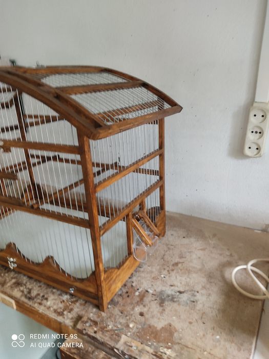Gaiola artesanal com teto oval e ondas