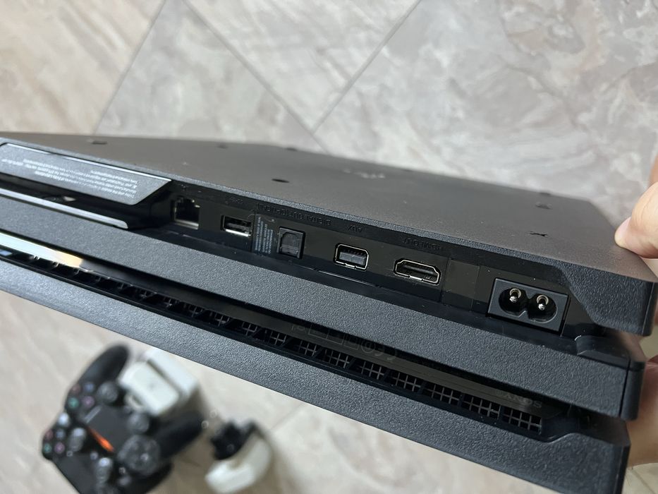 Konsola PS 4 pro pady gry