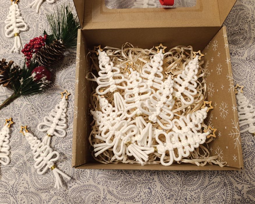 Kolorowe choinki ozdoby świąteczne Boże Narodzenie prezent zawieszki