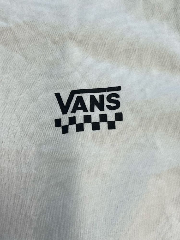 біла футболка vans