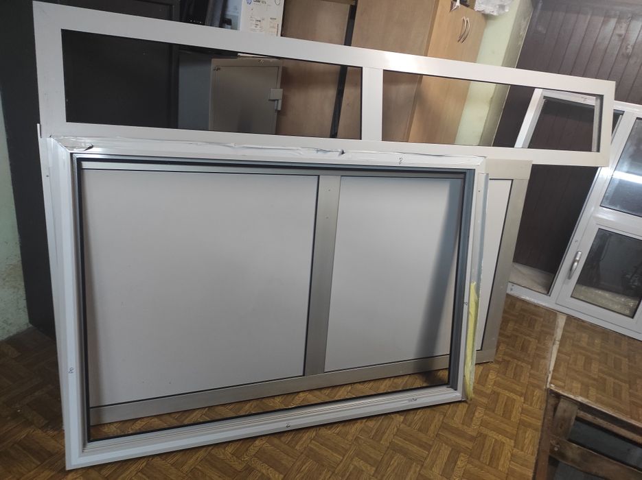 Алюминиевая перегородка- кассовый узел