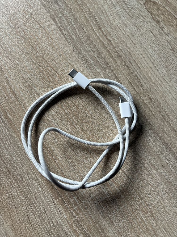 Iphone 15 jak nowy + oryginalny kabel + 10 etui