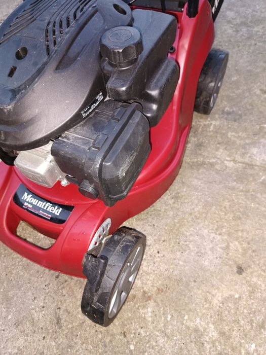 Kosiarka spalinowa z napędem MOUNTFIELD SP164