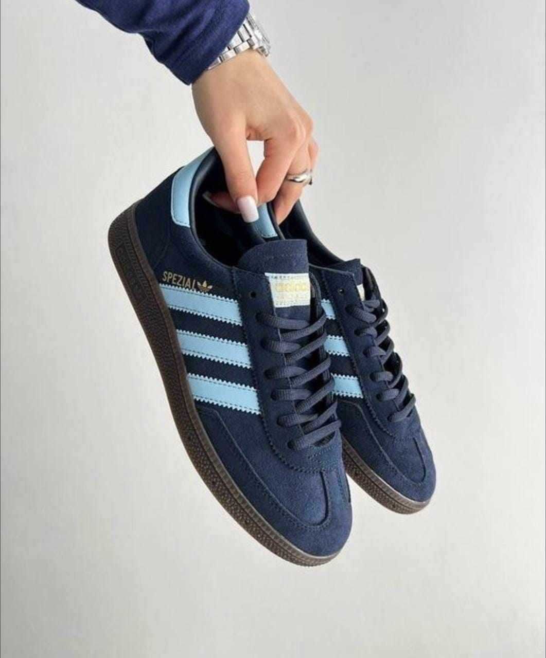 Sapatilhas azul marinho modelo Spezial
