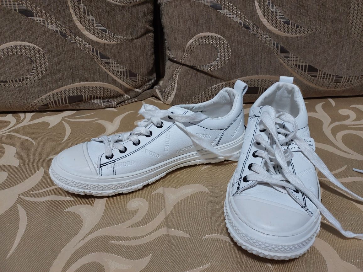 Продам кожаные кеды