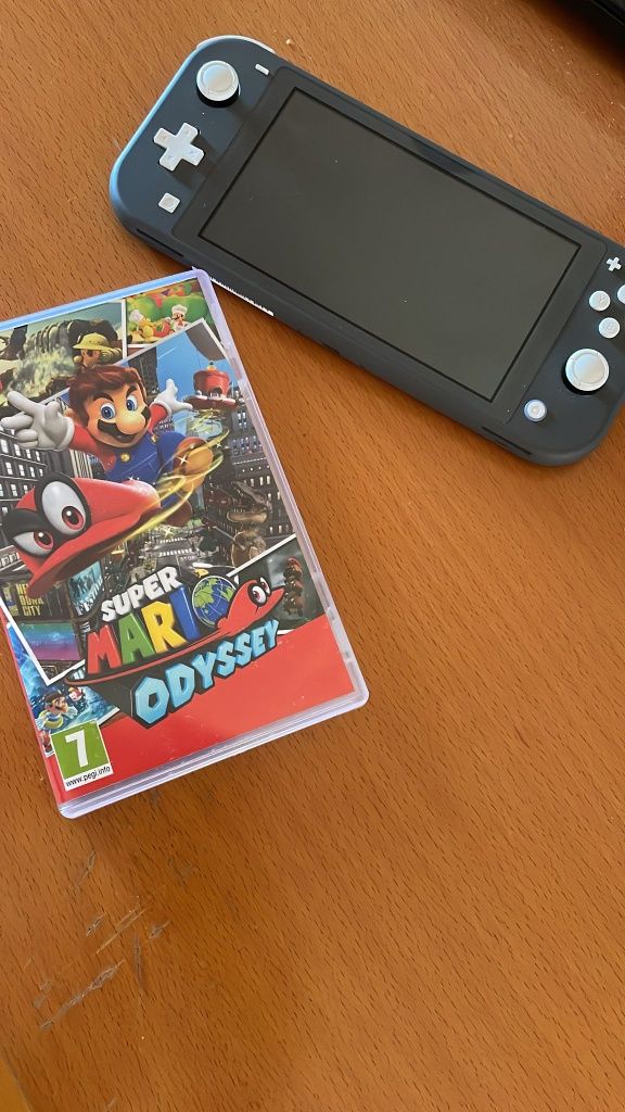 Nintendo Switch Lite com super Mario odyssey