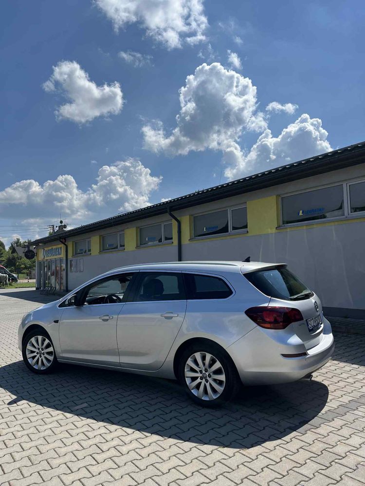 Opel Astra J 1.4 turbo Kombi Super stan