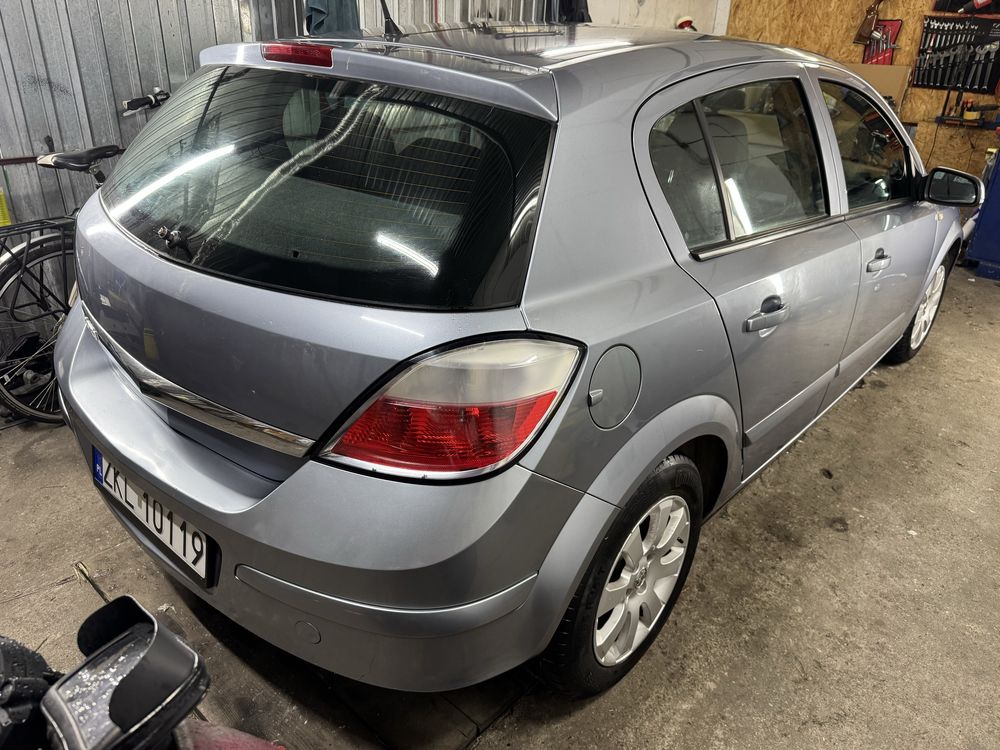Opel astra 1.4 benz klima central alusy 5drzwi