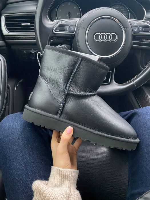 Угі Чоловічі UGG Classic Mini Black Leather (Шкіра)