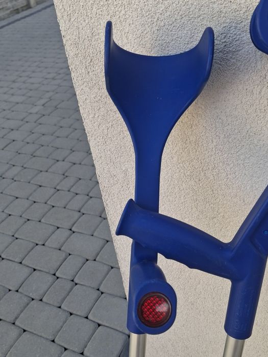 Kule Ortopedyczne Kule Do Chodzenia Regulowane
REGULOWANA WYSOKOŚĆ: Ku