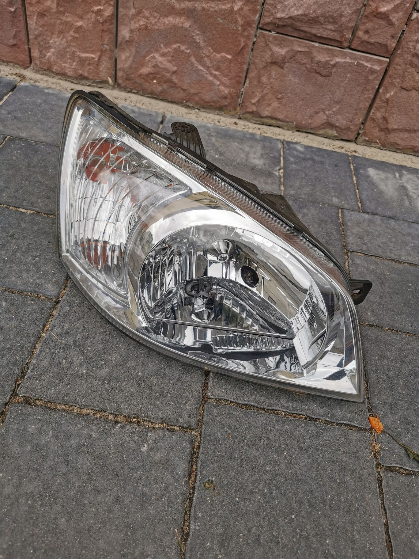 Lampa prawa przód przednia hyundai getz Europa