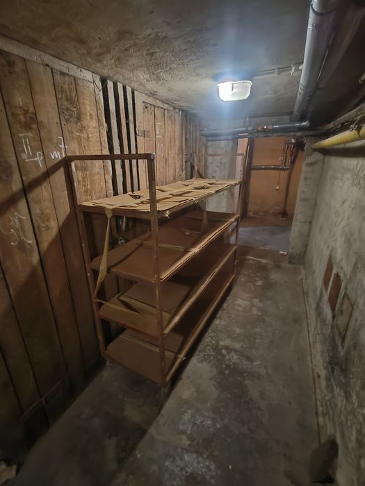 Wózek regał z półkami