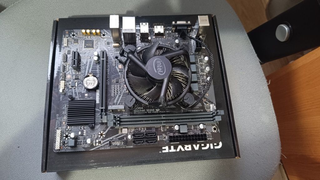 Płyta główna Gigabyte h510m h V2 + procesor Intel core i5 11400f