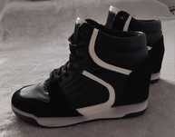 Damskie czarno-białe sneakersy za kostkę na ukrytym koturnie r. 38/39