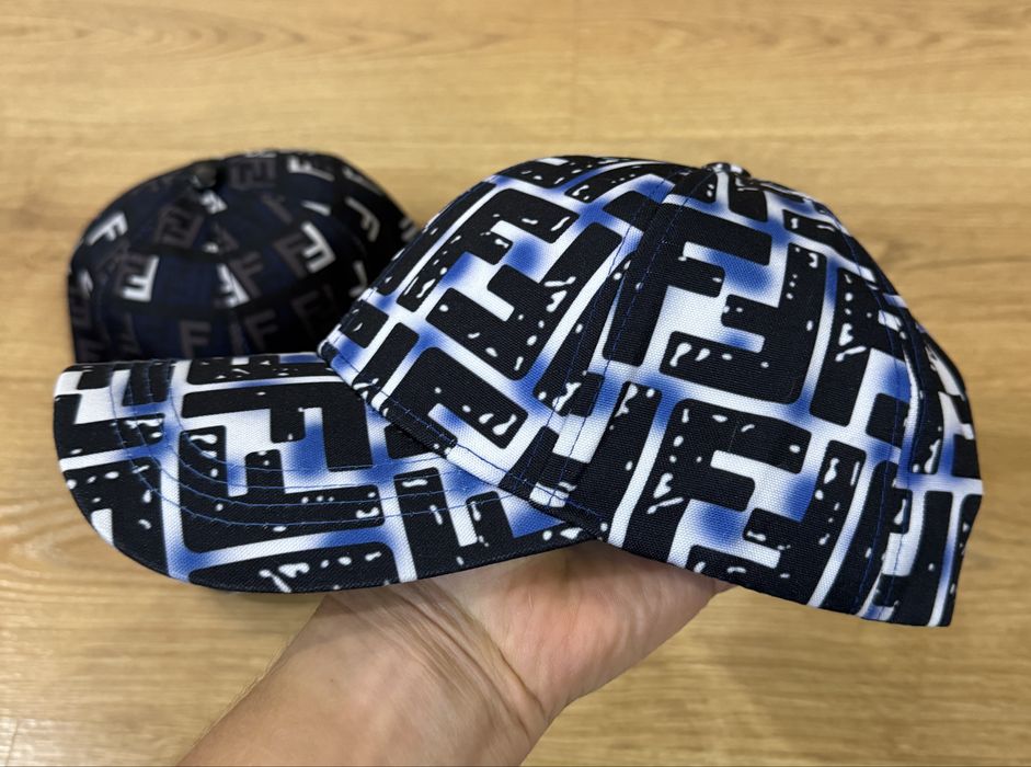 Кепка  LV Louis Italia синя