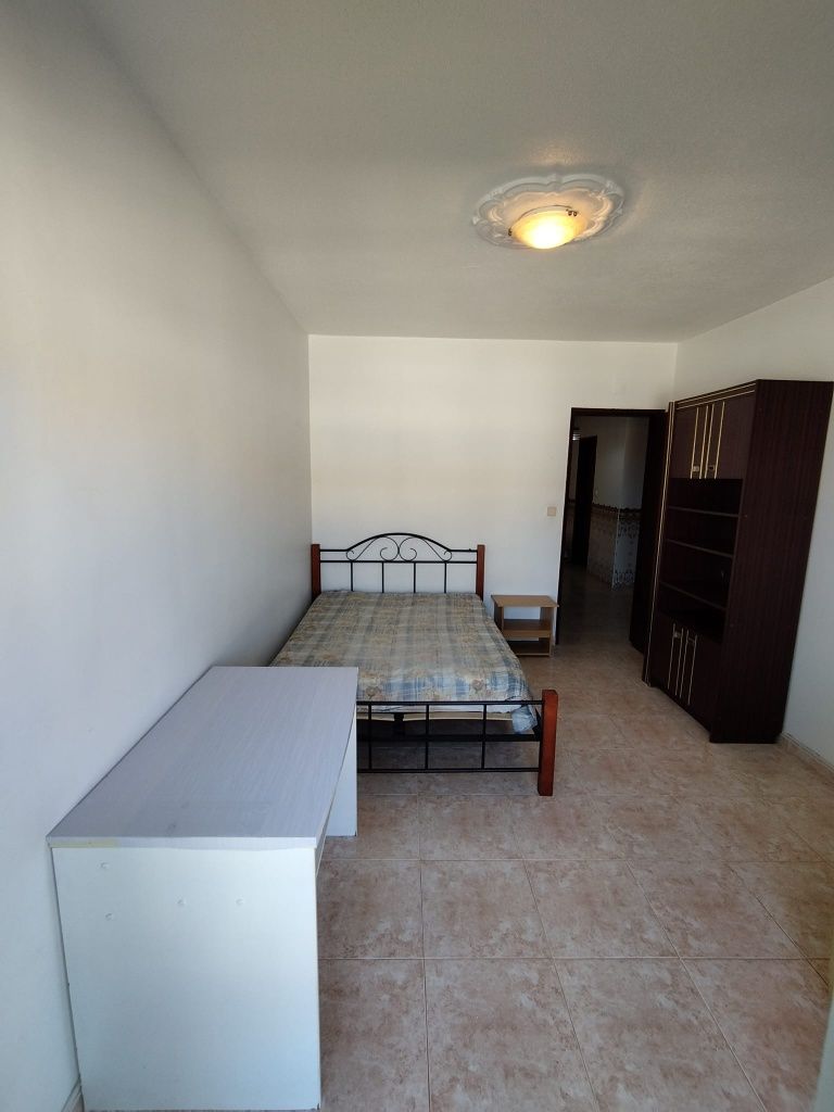 Quarto mobiliado