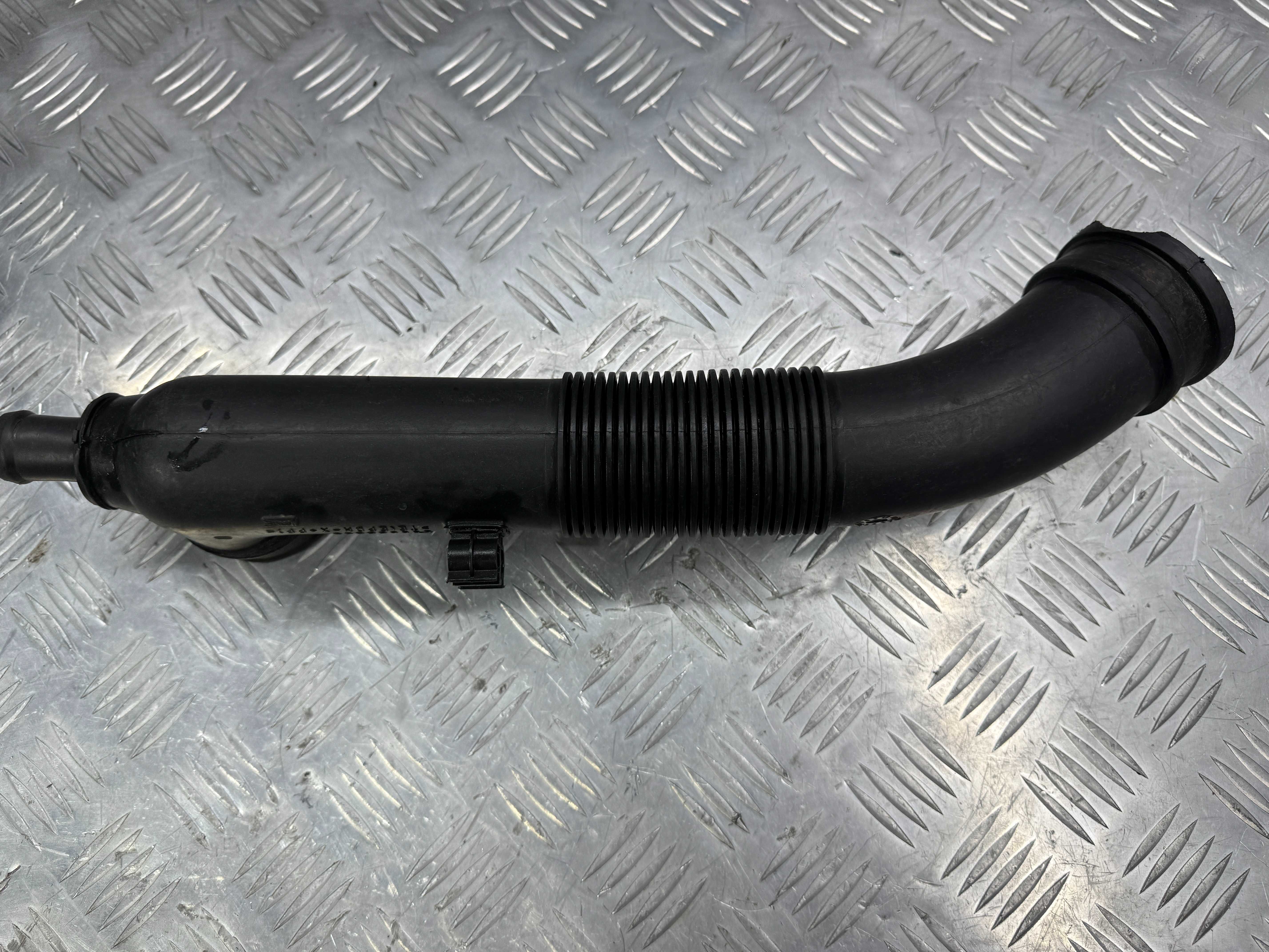 Патрубок воздушного фильтра Opel Meriva 1.4 16V 2003- 55354342