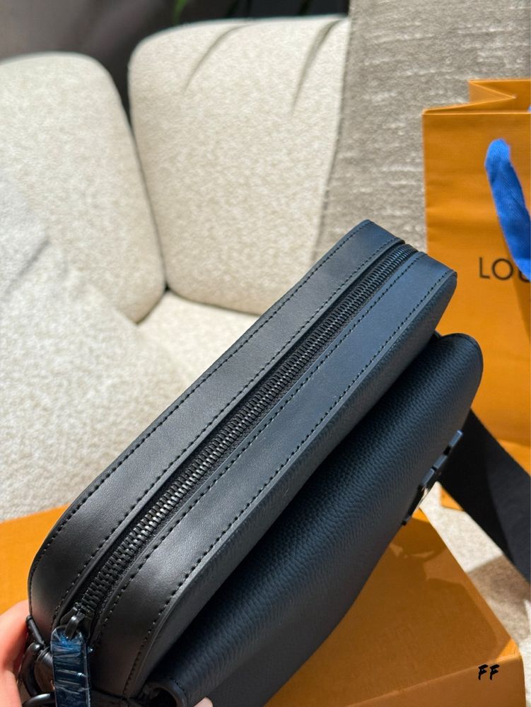 Louis Vuitton Fastline сумка мужская кожаная через плечо черная