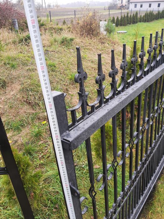 Brama przesuwna z furtka