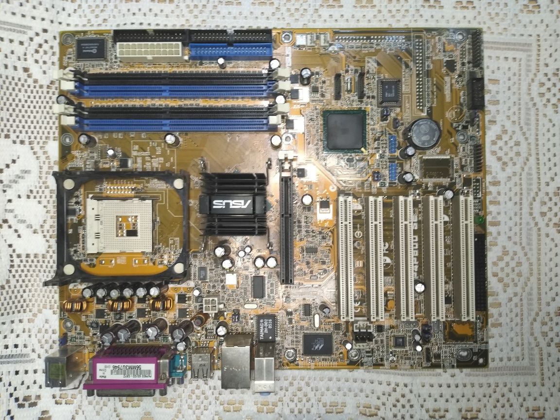 Продаю материнская плата asus p8p800-e