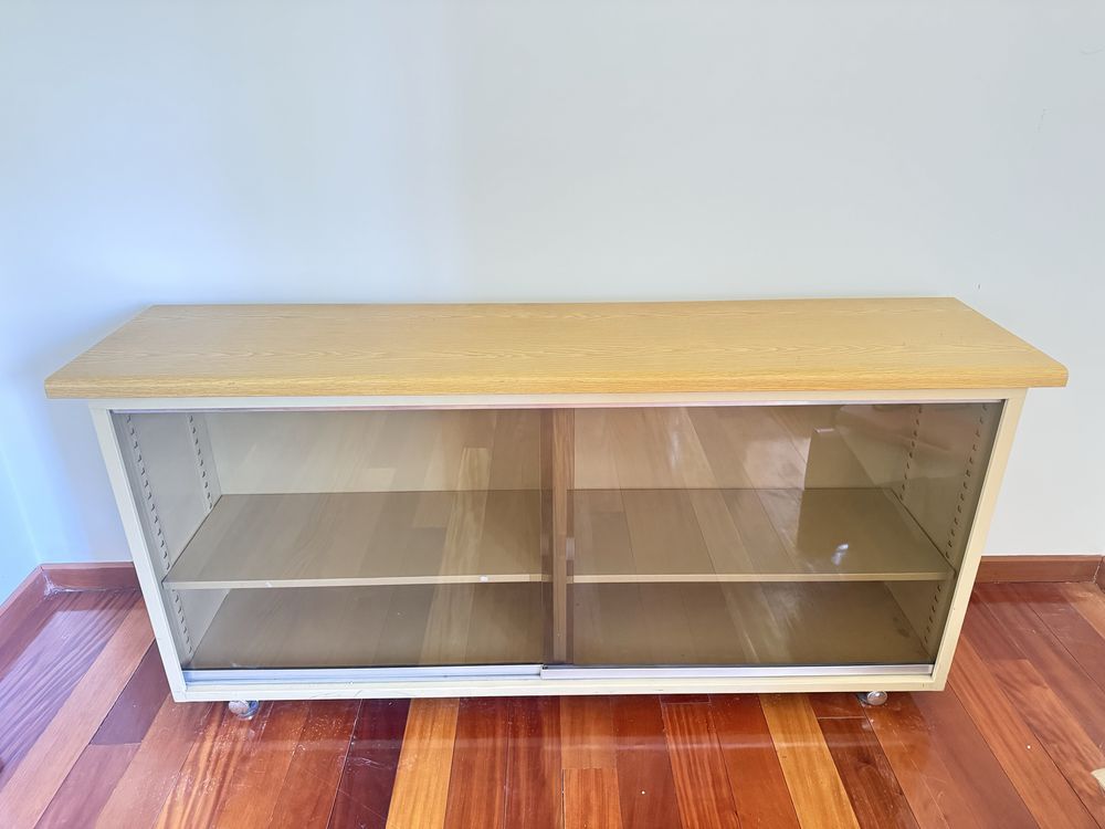 Movel de escritorio com portas em vidro