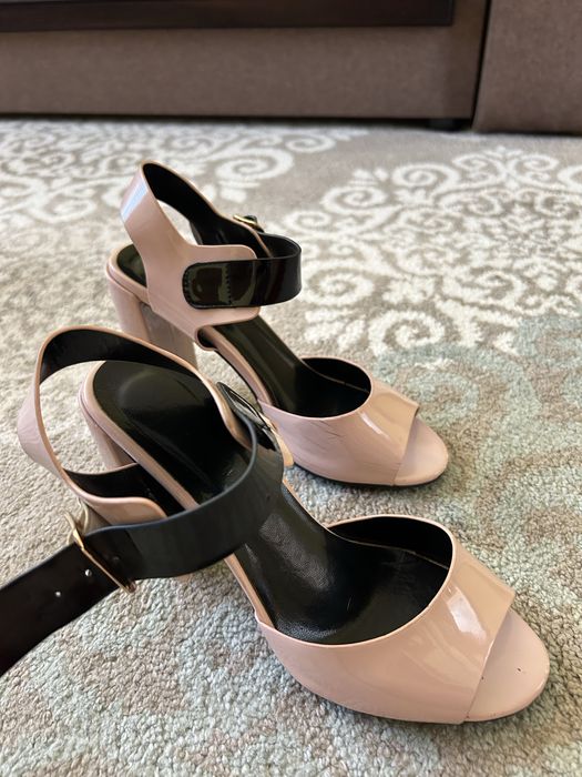 Босоніжки жіночі