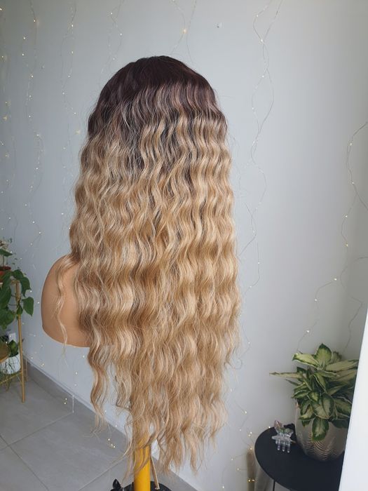 Długa peruka fale loki 70 cm naturalna fryzura lace front