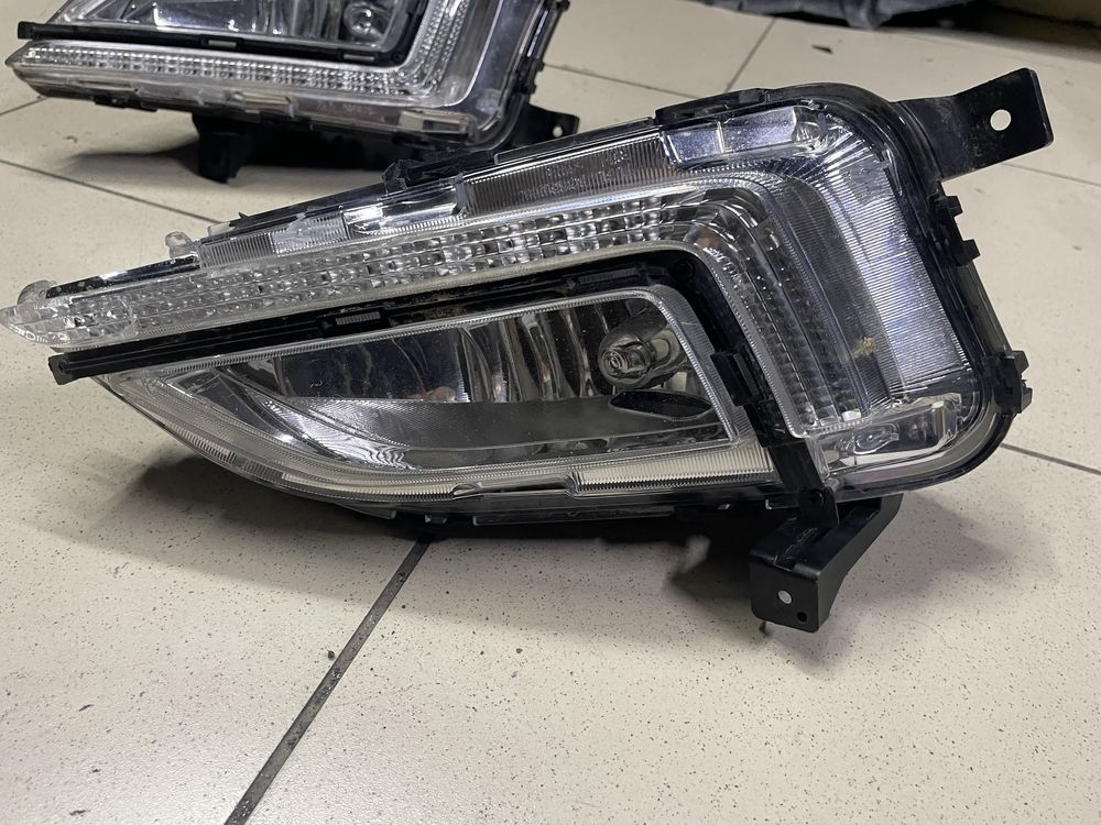 Противотуманная фара 92202-D76 tucson 3