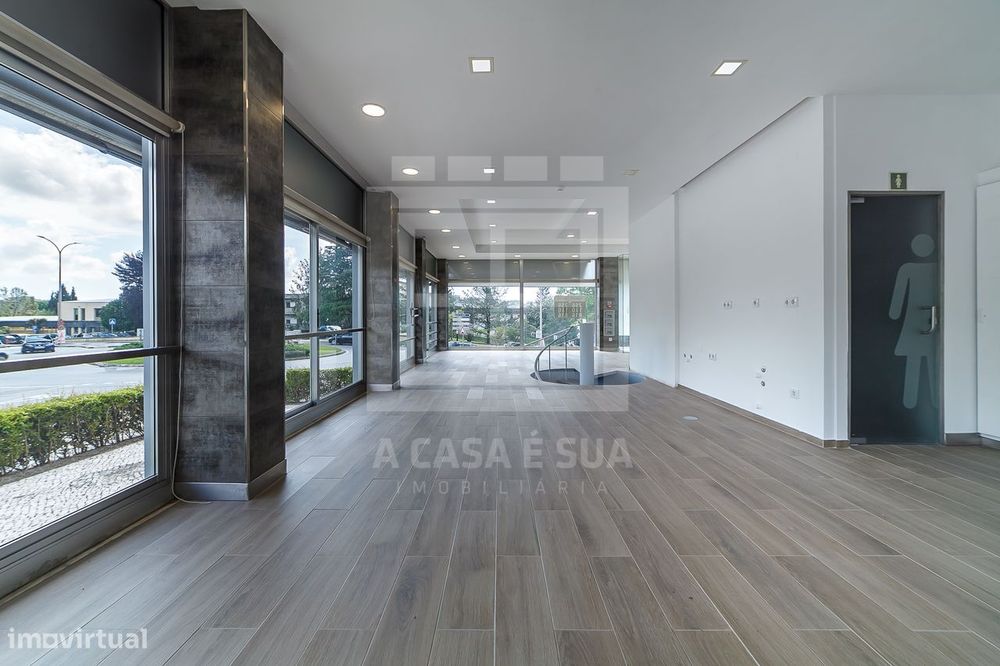 Loja Comercial para arrendamento em S. J. da Madeira