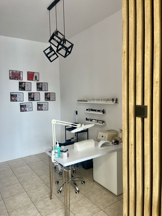 Wynajme stanowisko dla kosmetyczki manicure/ stylizacja paznokci