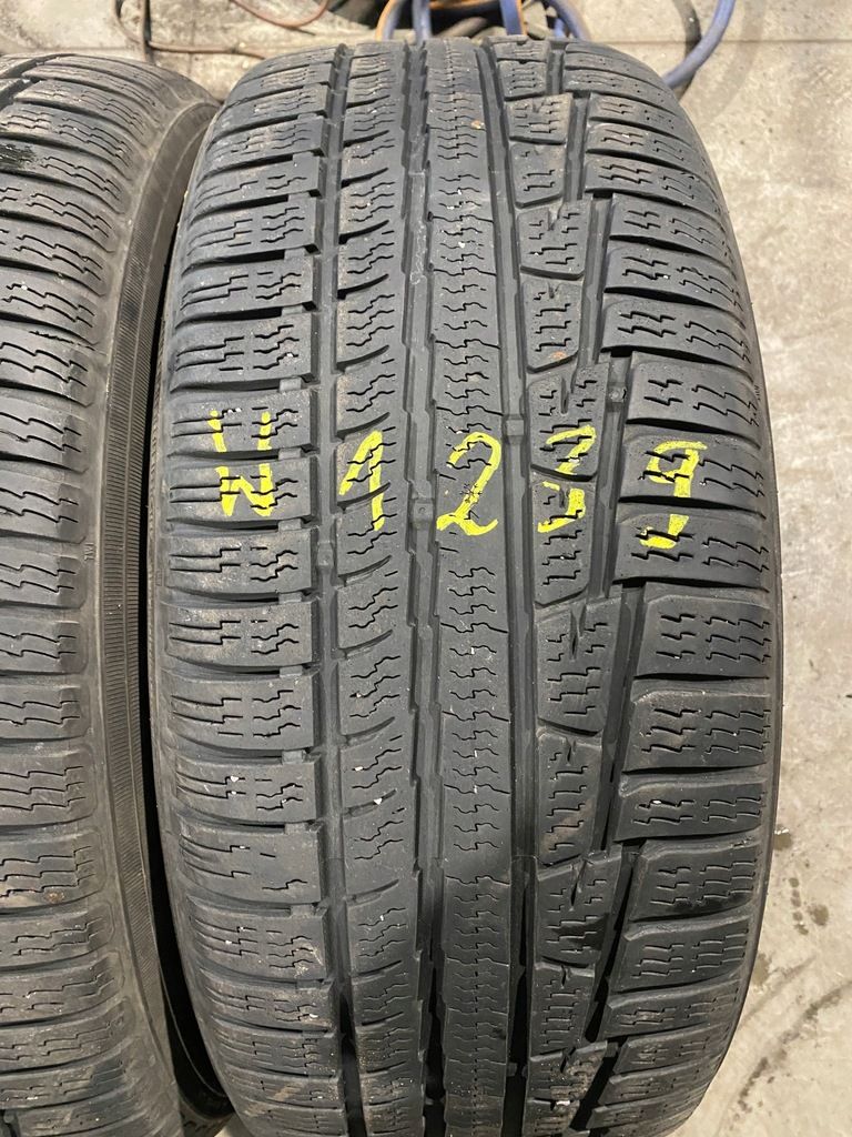 235/50/18 Nokian WR A3